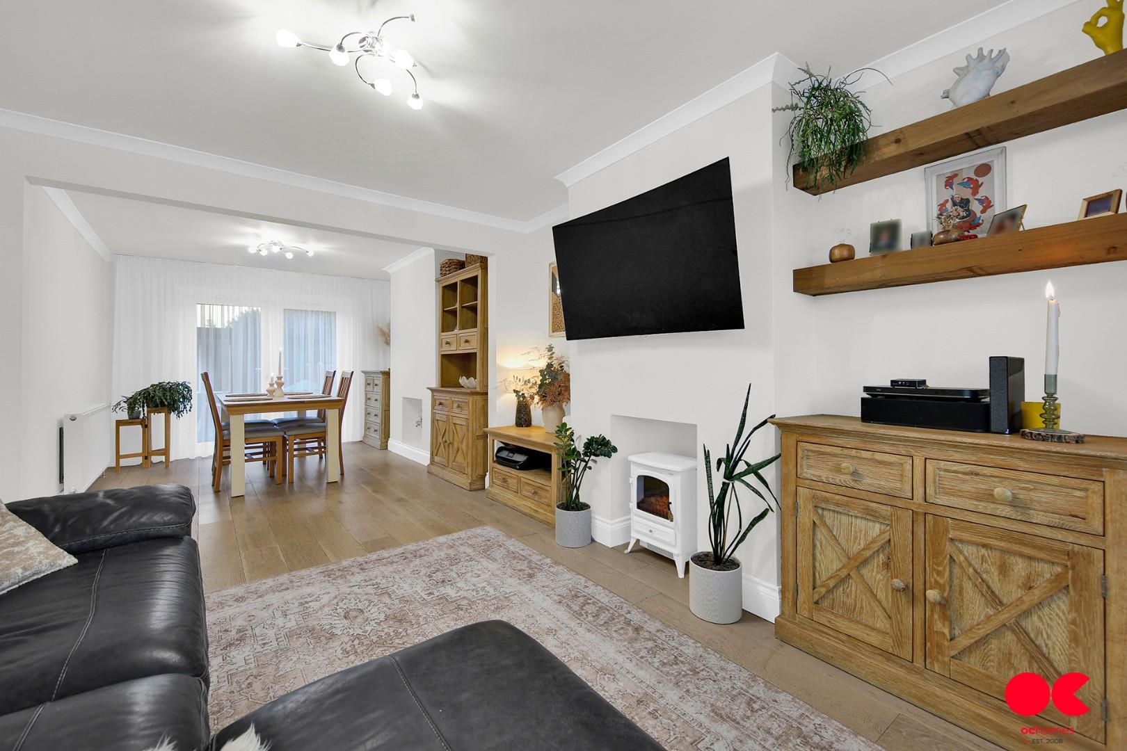 3 bed terraced house for sale in South Hall Drive, Rainham  - Property Image 13