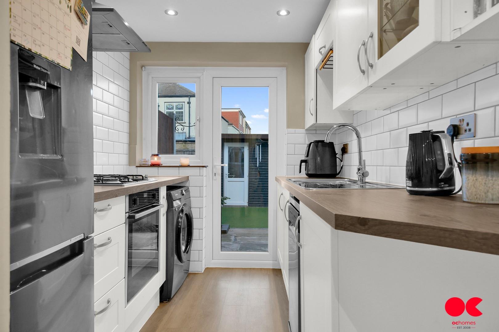 3 bed terraced house for sale in South Hall Drive, Rainham  - Property Image 6