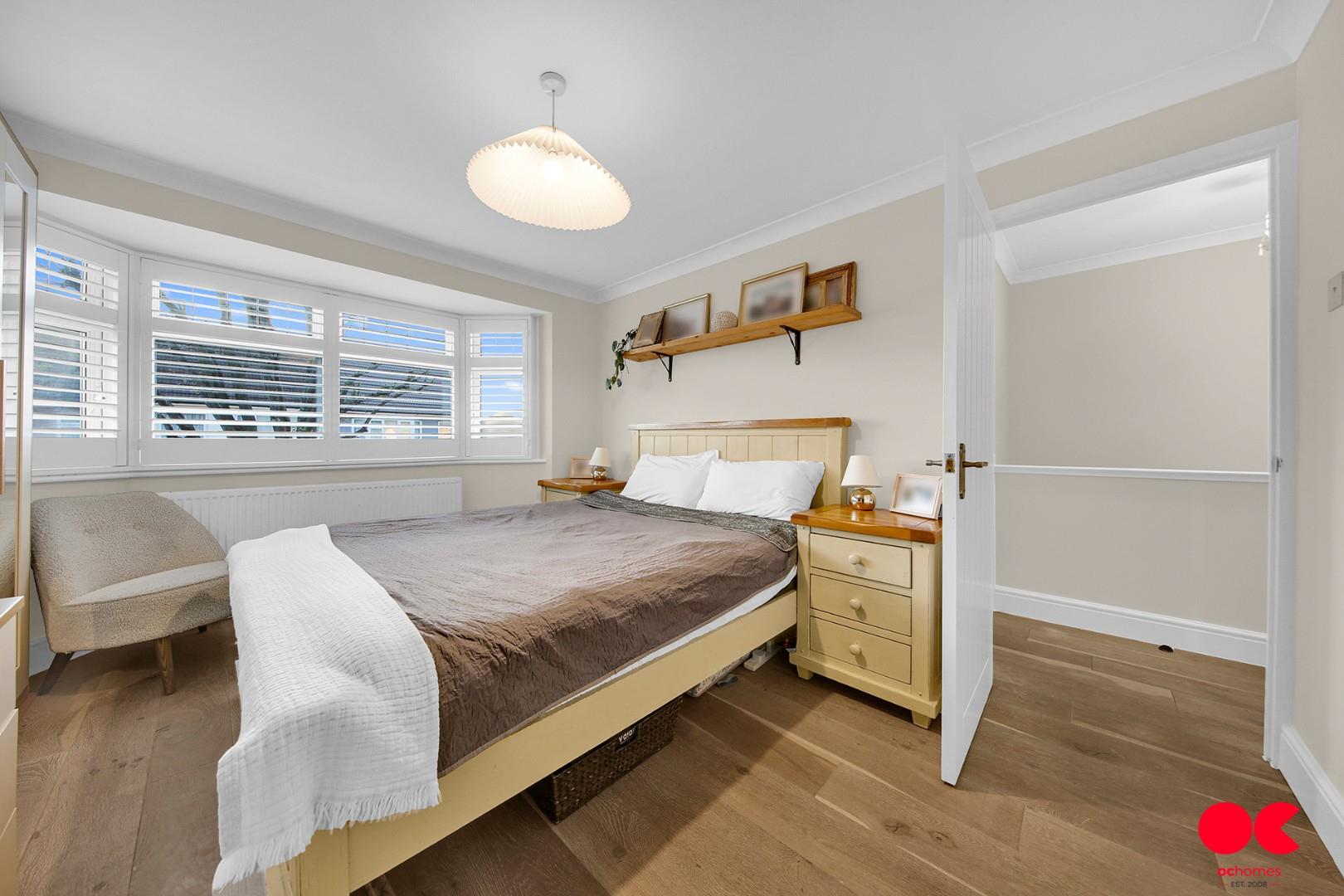 3 bed terraced house for sale in South Hall Drive, Rainham  - Property Image 3