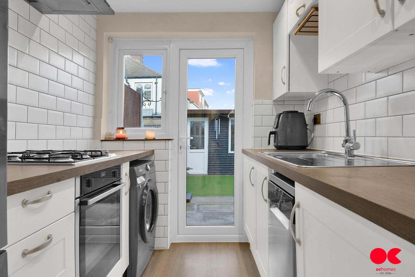 3 bed terraced house for sale in South Hall Drive, Rainham  - Property Image 20