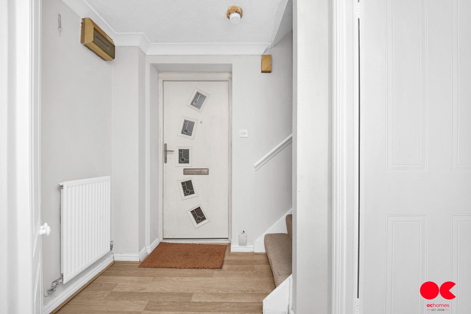 2 bed house to rent in Hyacinth Close, Ilford  - Property Image 6