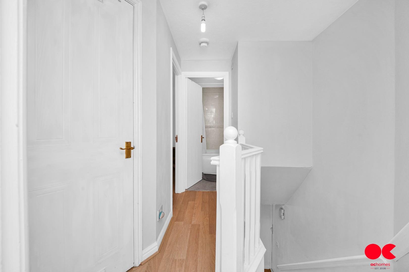 2 bed house to rent in Hyacinth Close, Ilford  - Property Image 7