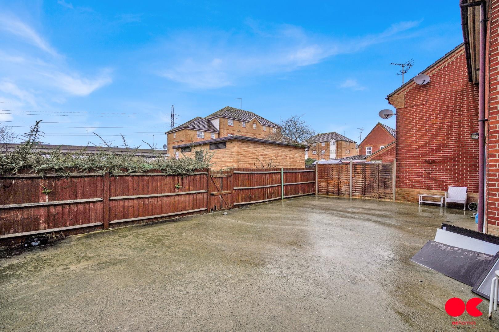 2 bed house to rent in Hyacinth Close, Ilford  - Property Image 4