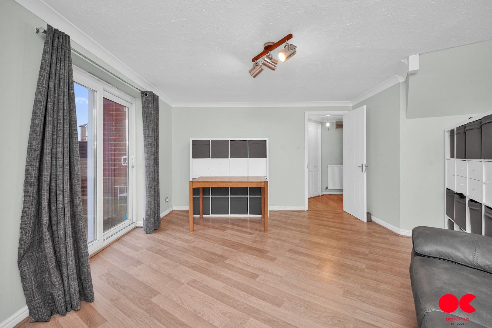 2 bed house to rent in Hyacinth Close, Ilford  - Property Image 16