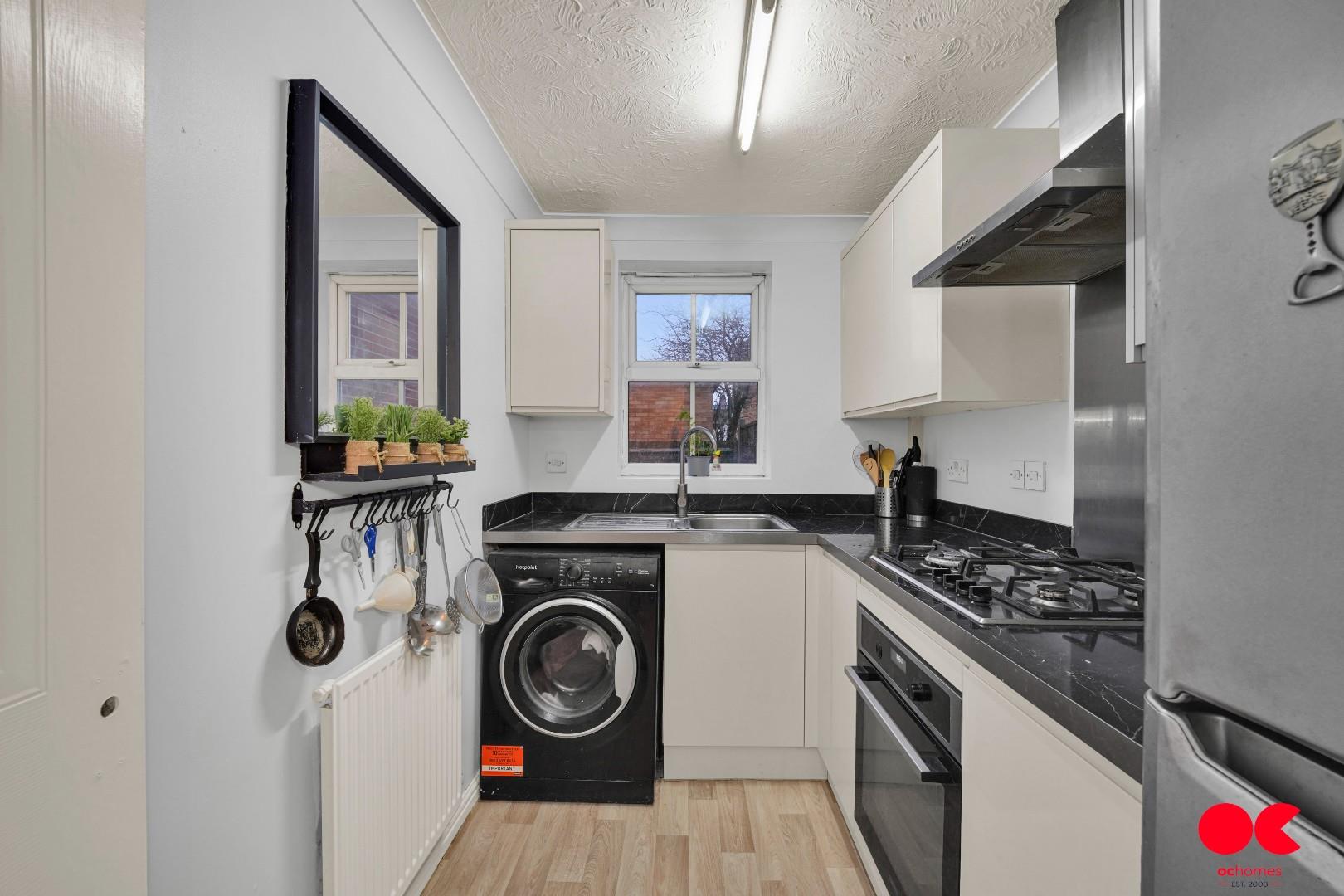 2 bed house to rent in Hyacinth Close, Ilford  - Property Image 18