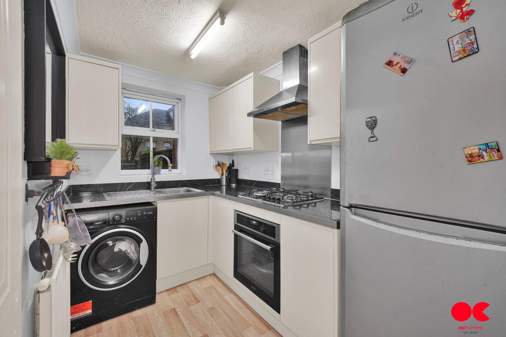 2 bed house to rent in Hyacinth Close, Ilford  - Property Image 19