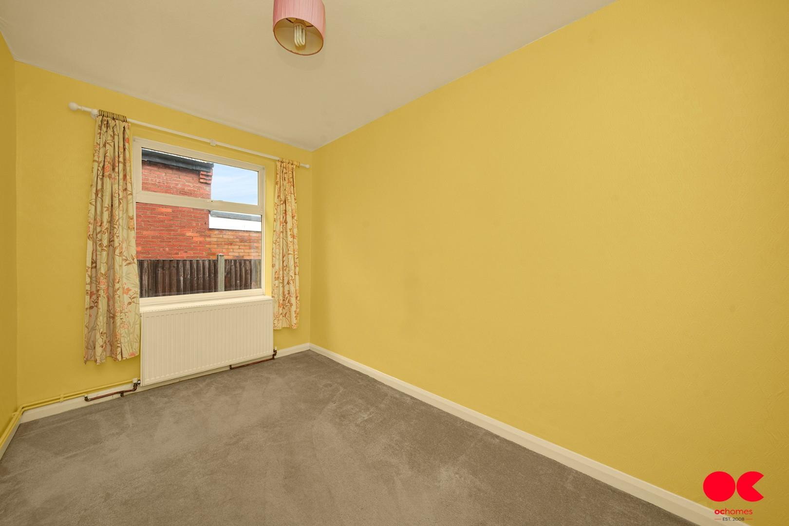 3 bed semi-detached bungalow to rent in Irons Way, Collier Row  - Property Image 14