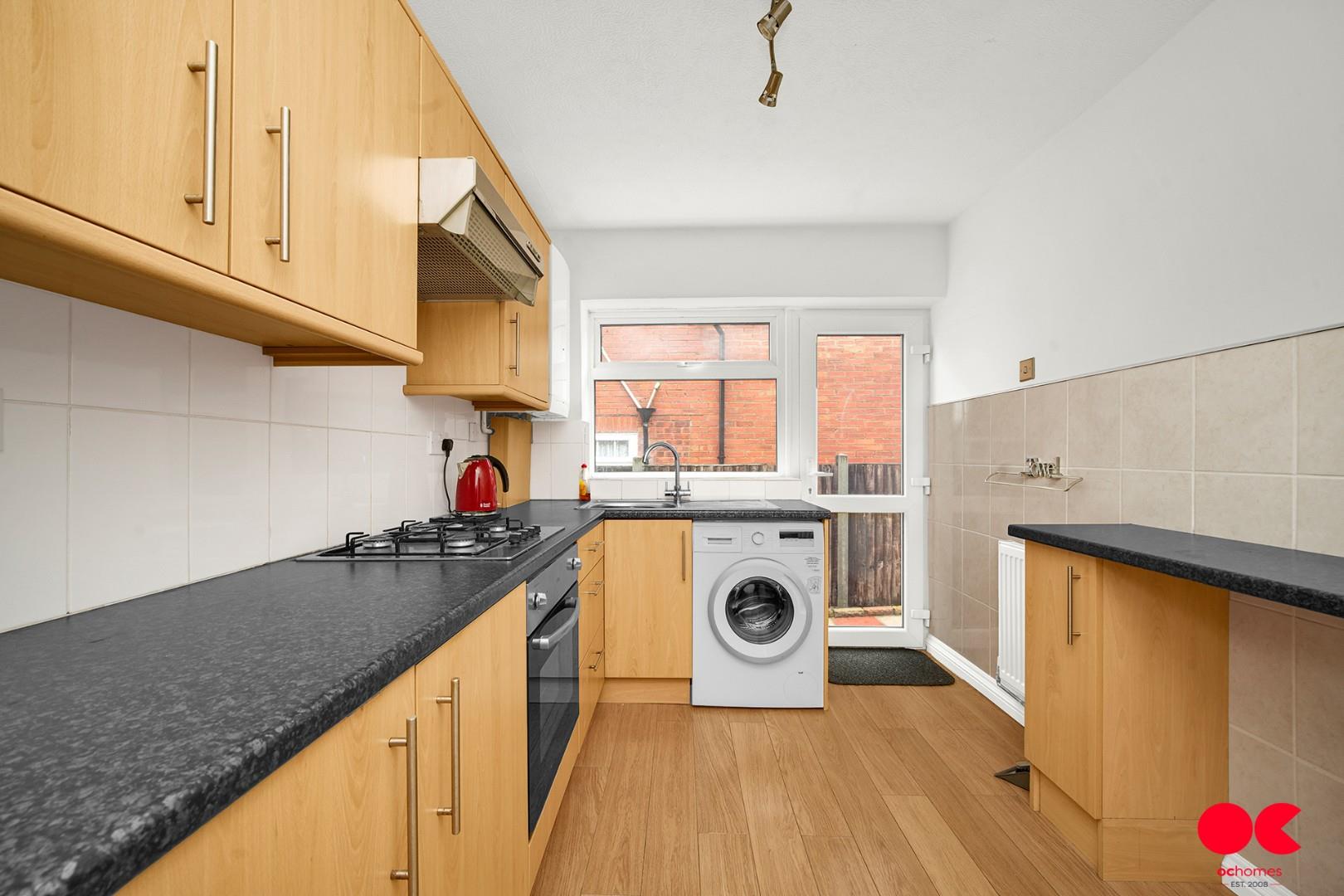 3 bed semi-detached bungalow to rent in Irons Way, Collier Row  - Property Image 9