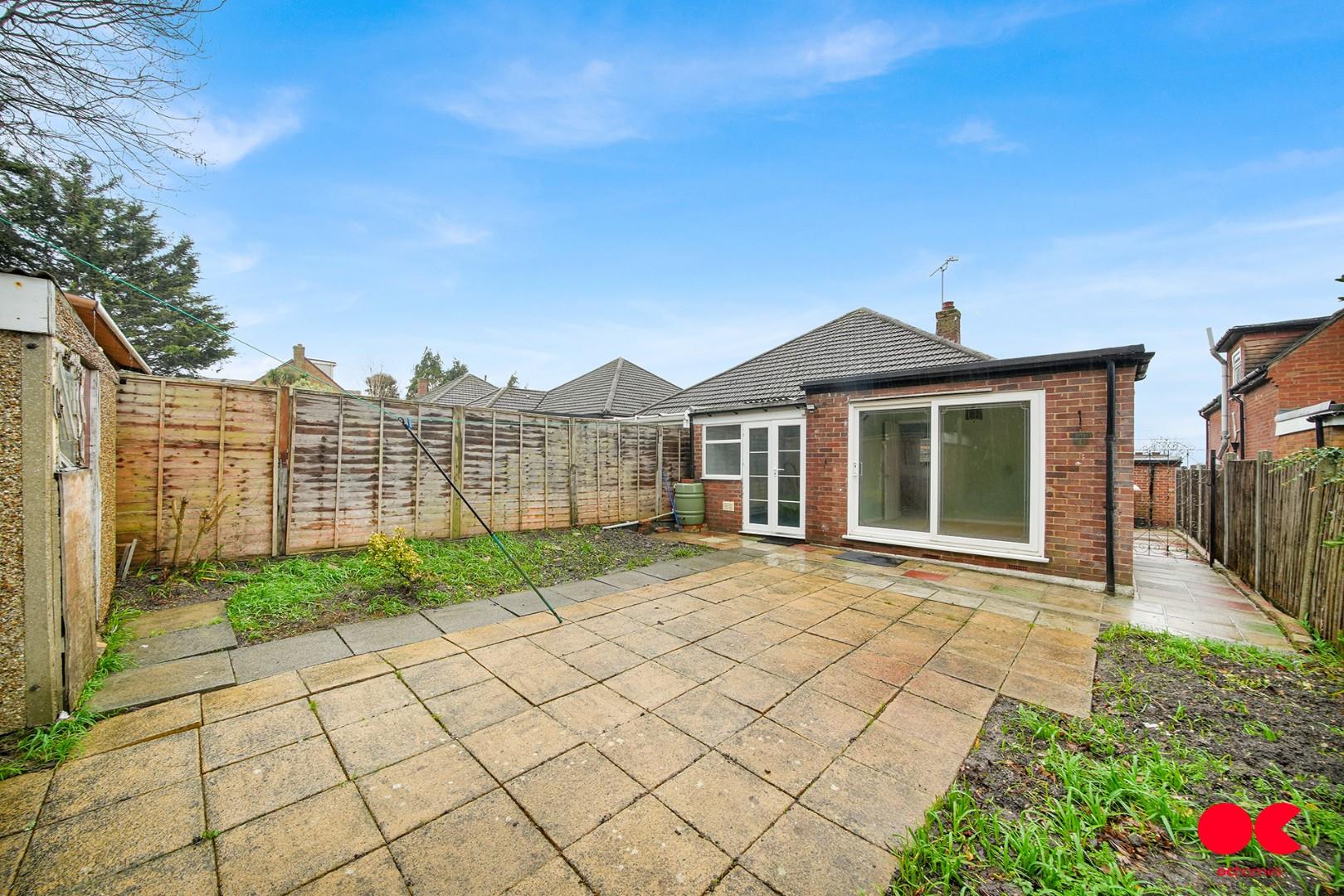 3 bed semi-detached bungalow to rent in Irons Way, Collier Row  - Property Image 5