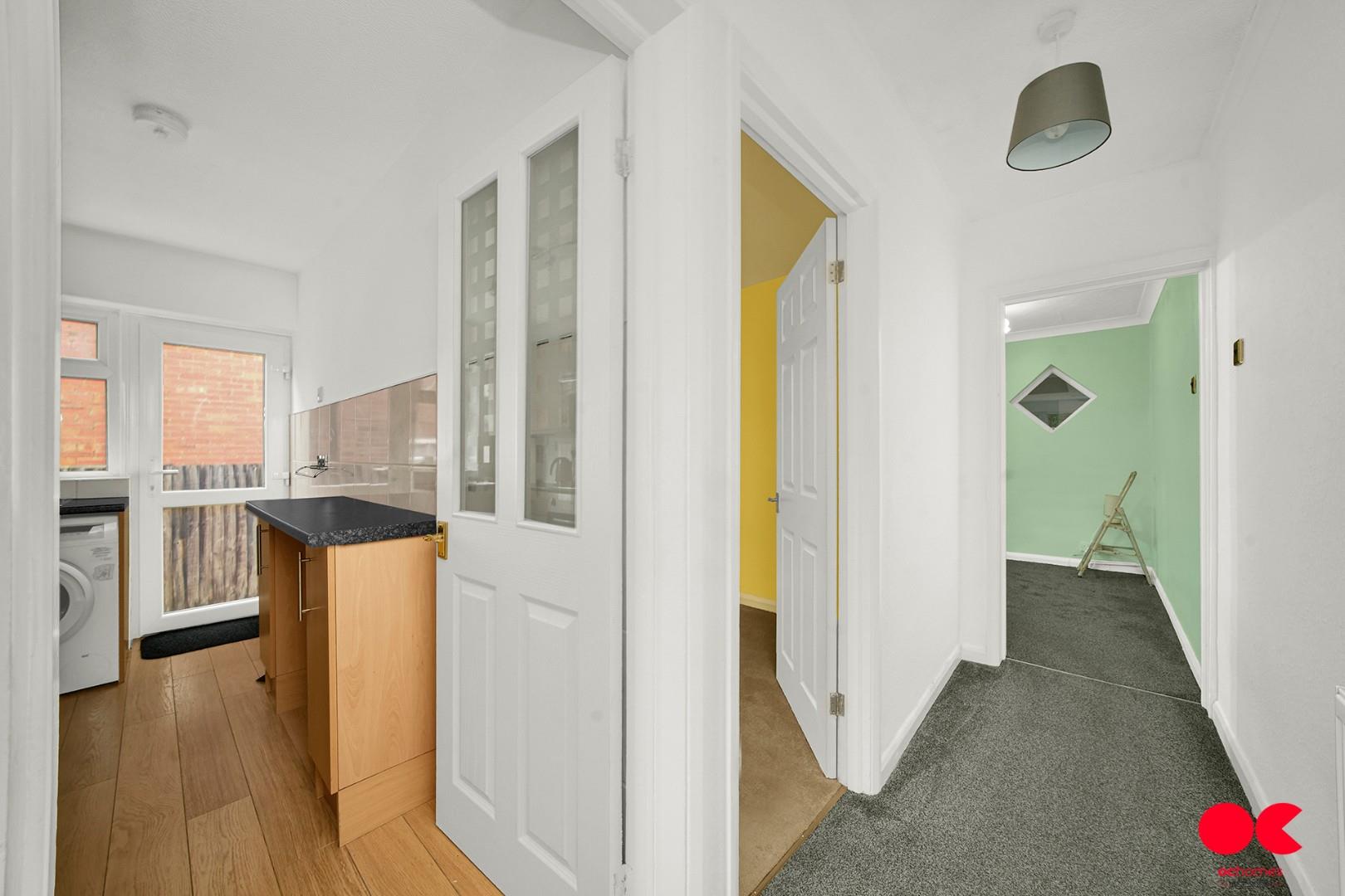 3 bed semi-detached bungalow to rent in Irons Way, Collier Row  - Property Image 7