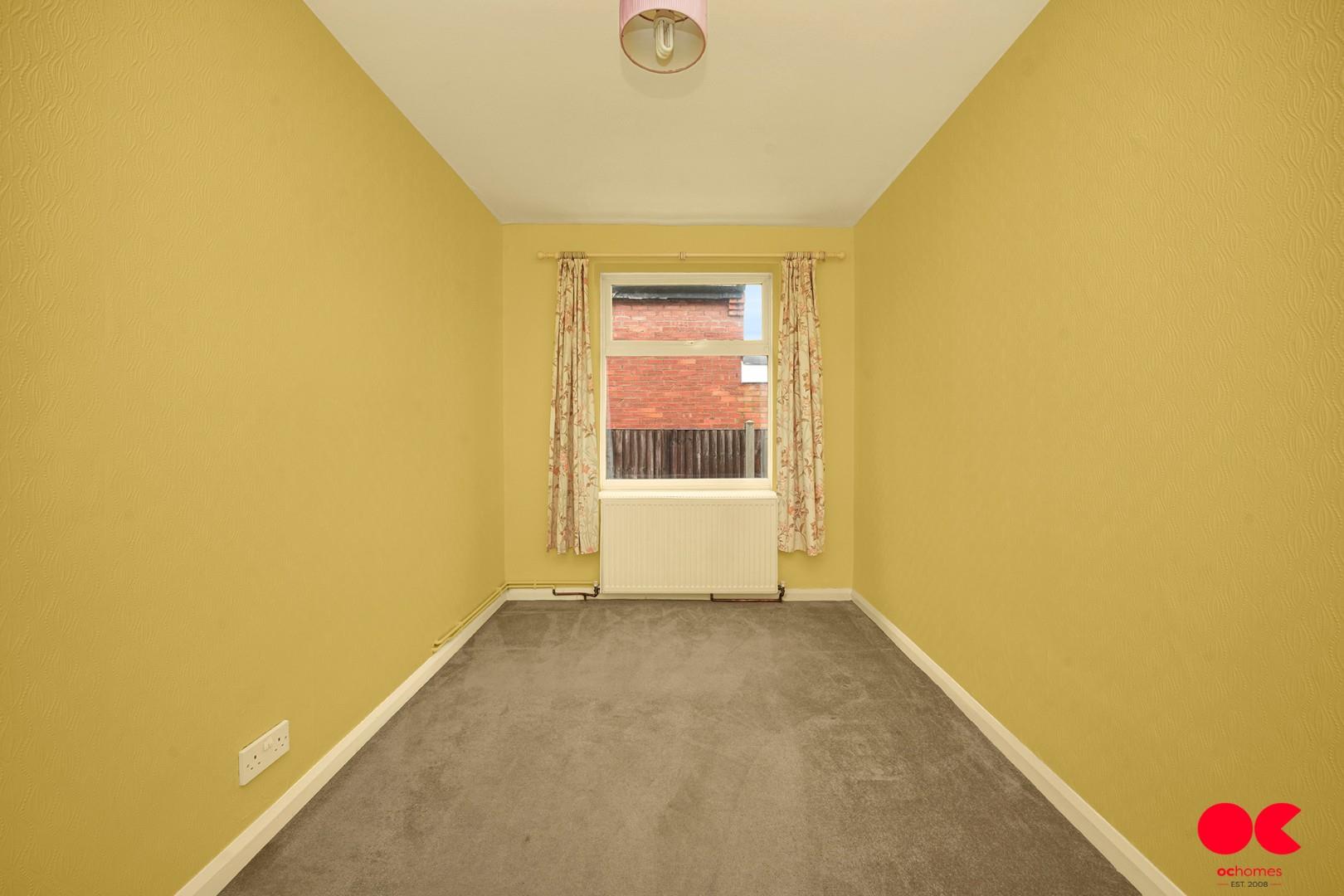 3 bed semi-detached bungalow to rent in Irons Way, Collier Row  - Property Image 15