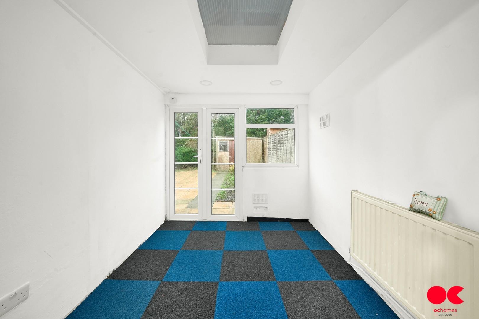 3 bed semi-detached bungalow to rent in Irons Way, Collier Row  - Property Image 16