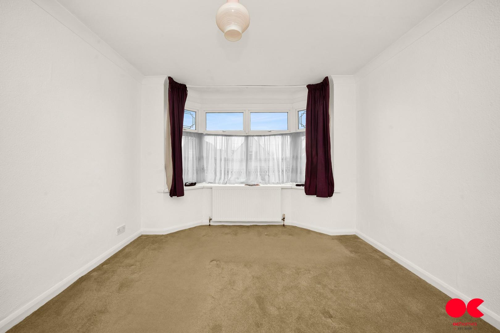 3 bed semi-detached bungalow to rent in Irons Way, Collier Row  - Property Image 10