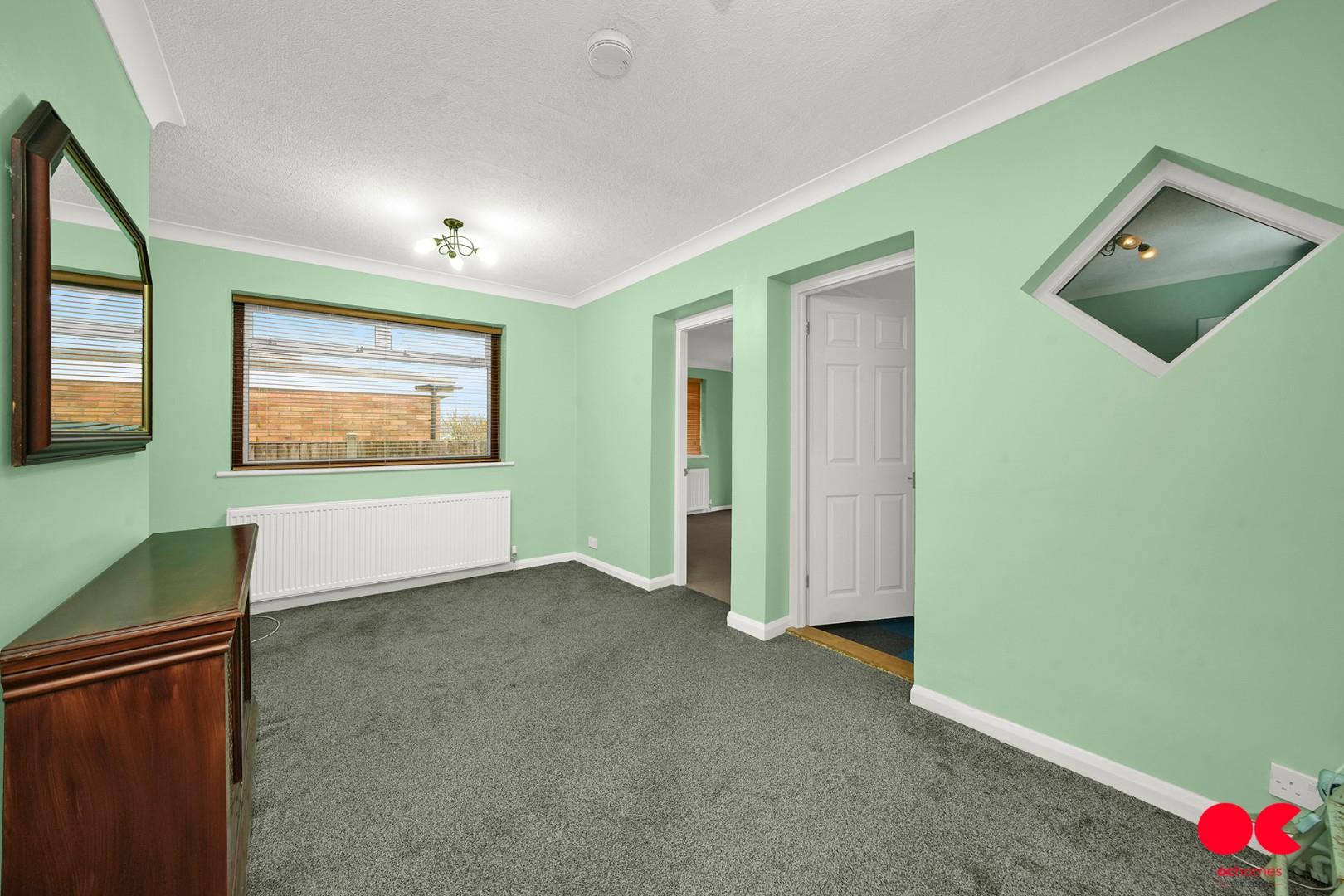 3 bed semi-detached bungalow to rent in Irons Way, Collier Row  - Property Image 8