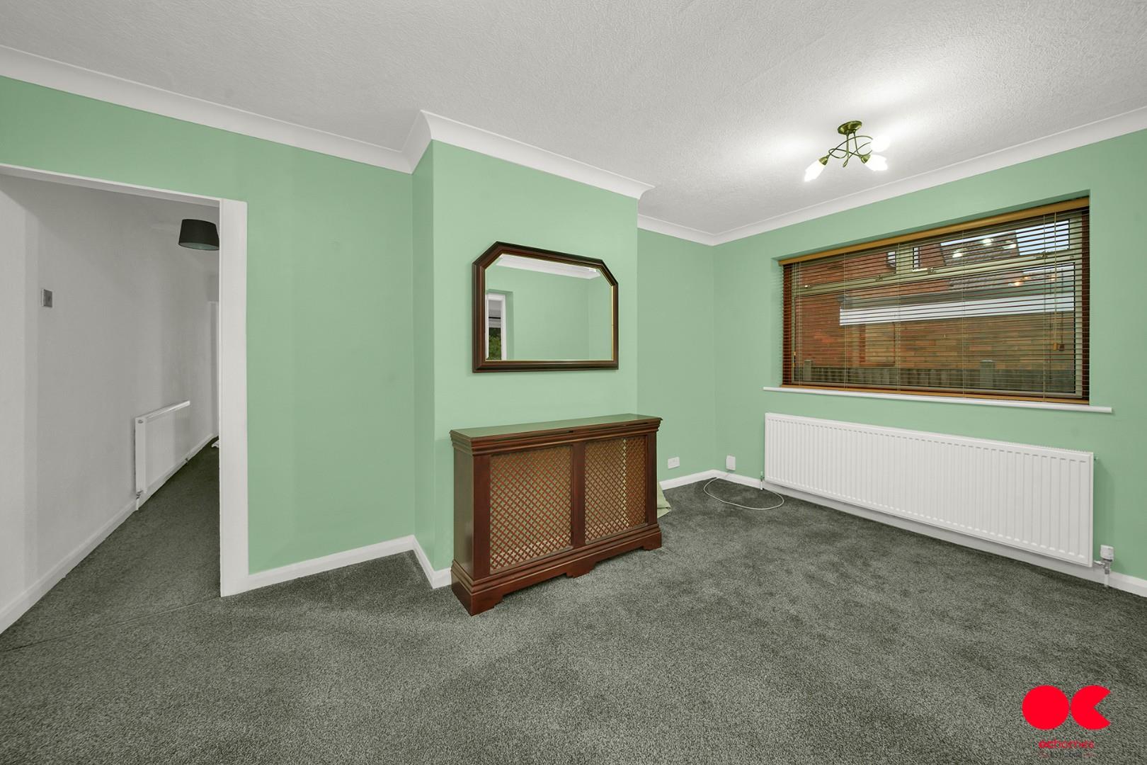 3 bed semi-detached bungalow to rent in Irons Way, Collier Row  - Property Image 3