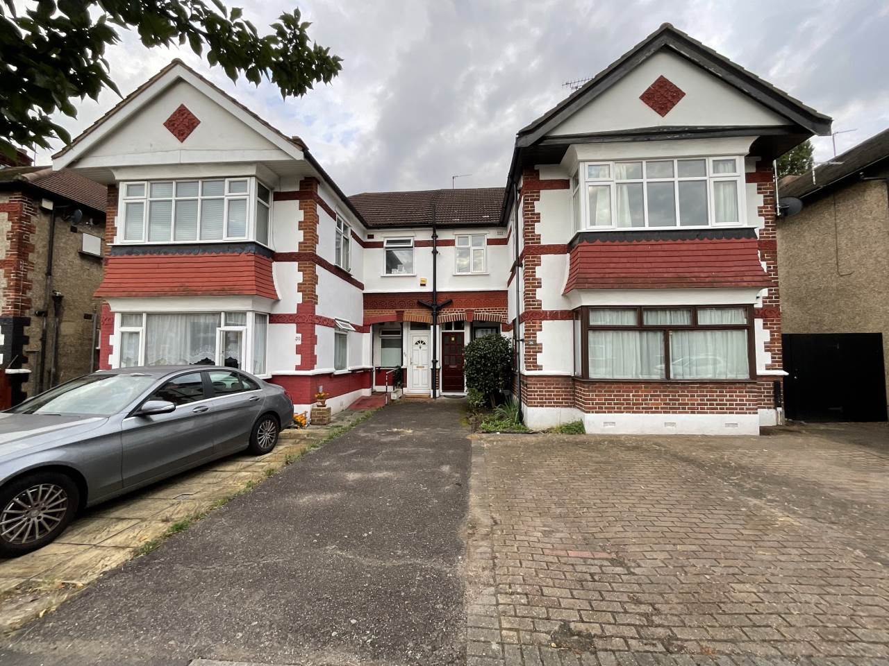 3 bed flat to rent in Lechmere Avenue, IG8 