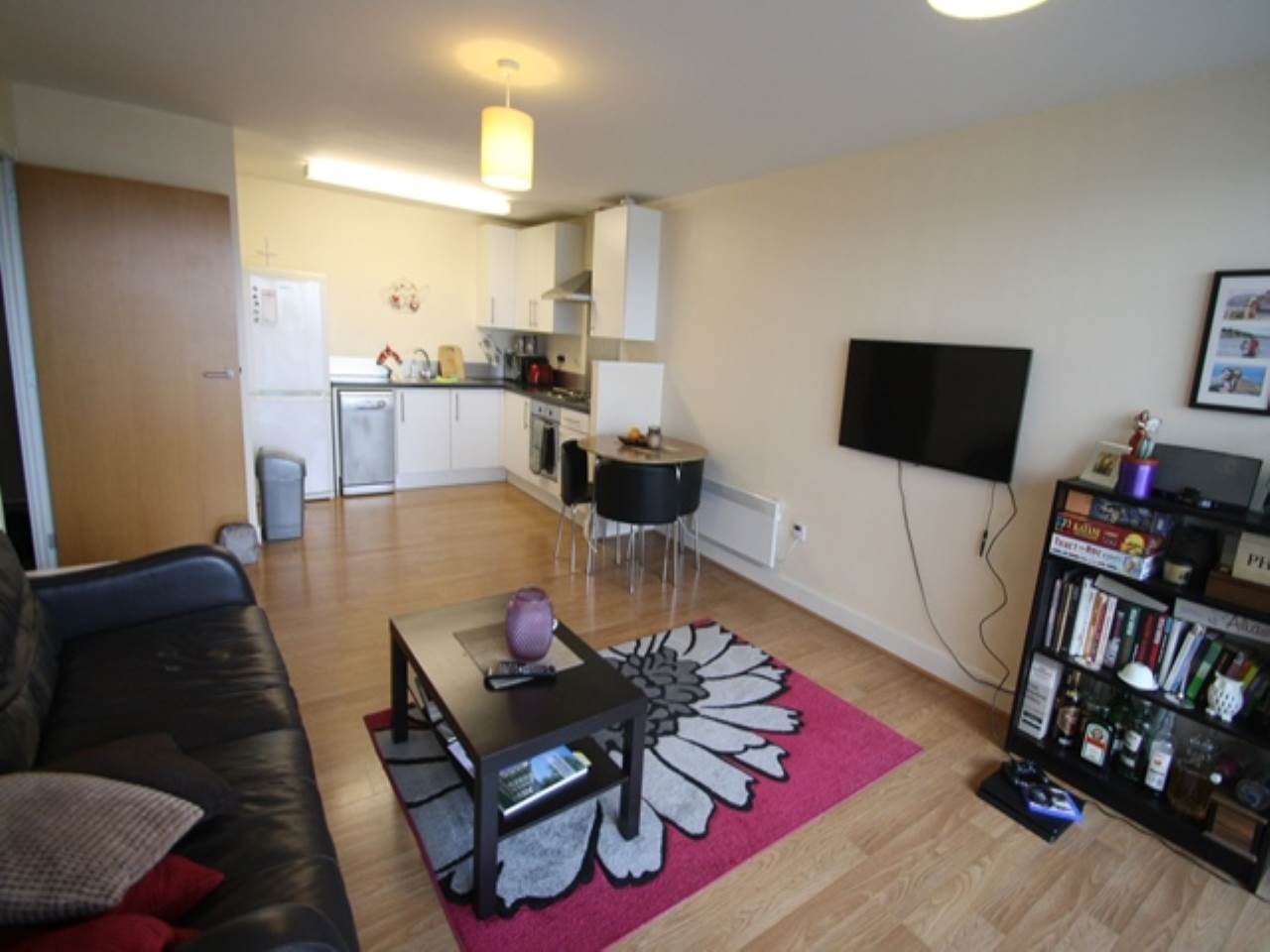 1 bed flat to rent in Navigation Court, Gallions Road - Property Image 1