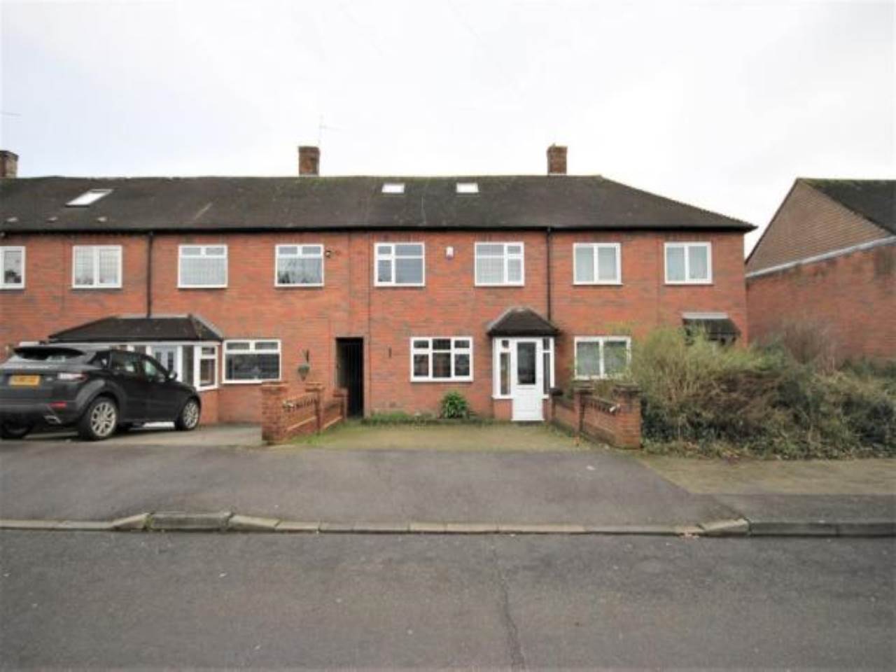 4 bed house to rent in Huntsman Road, Hainault - Property Image 1
