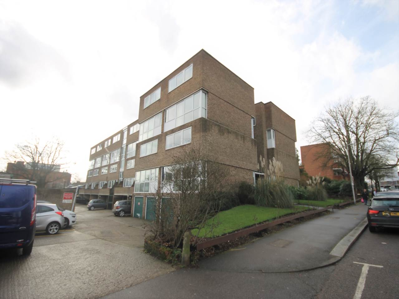 3 bed flat to rent in Churchfields, South Woodford - Property Image 1