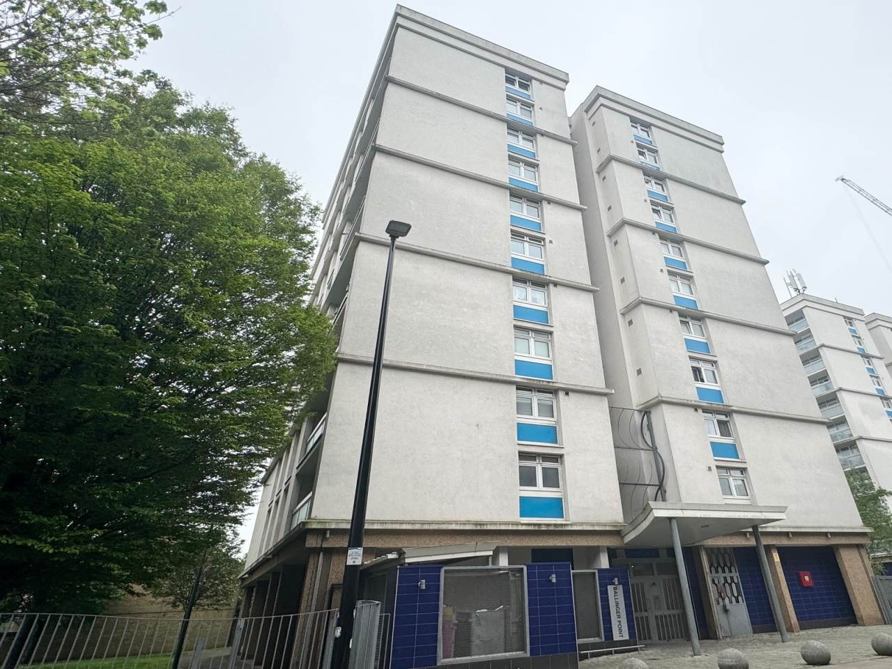 2 bed flat to rent in Ballinger Point Bromley High Street, E3 3