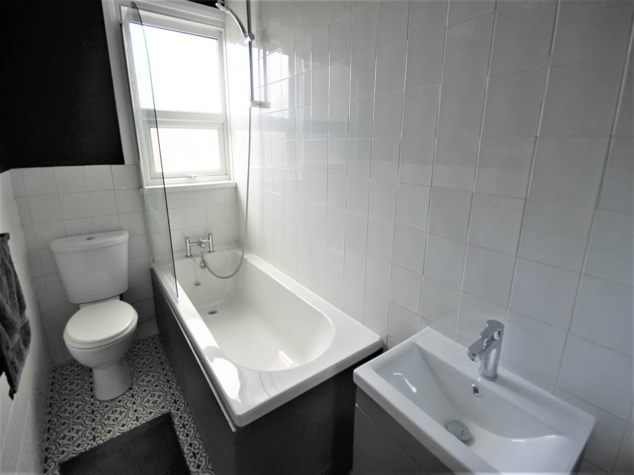 1 bed flat to rent in Cranbrook Road, Ilford 5