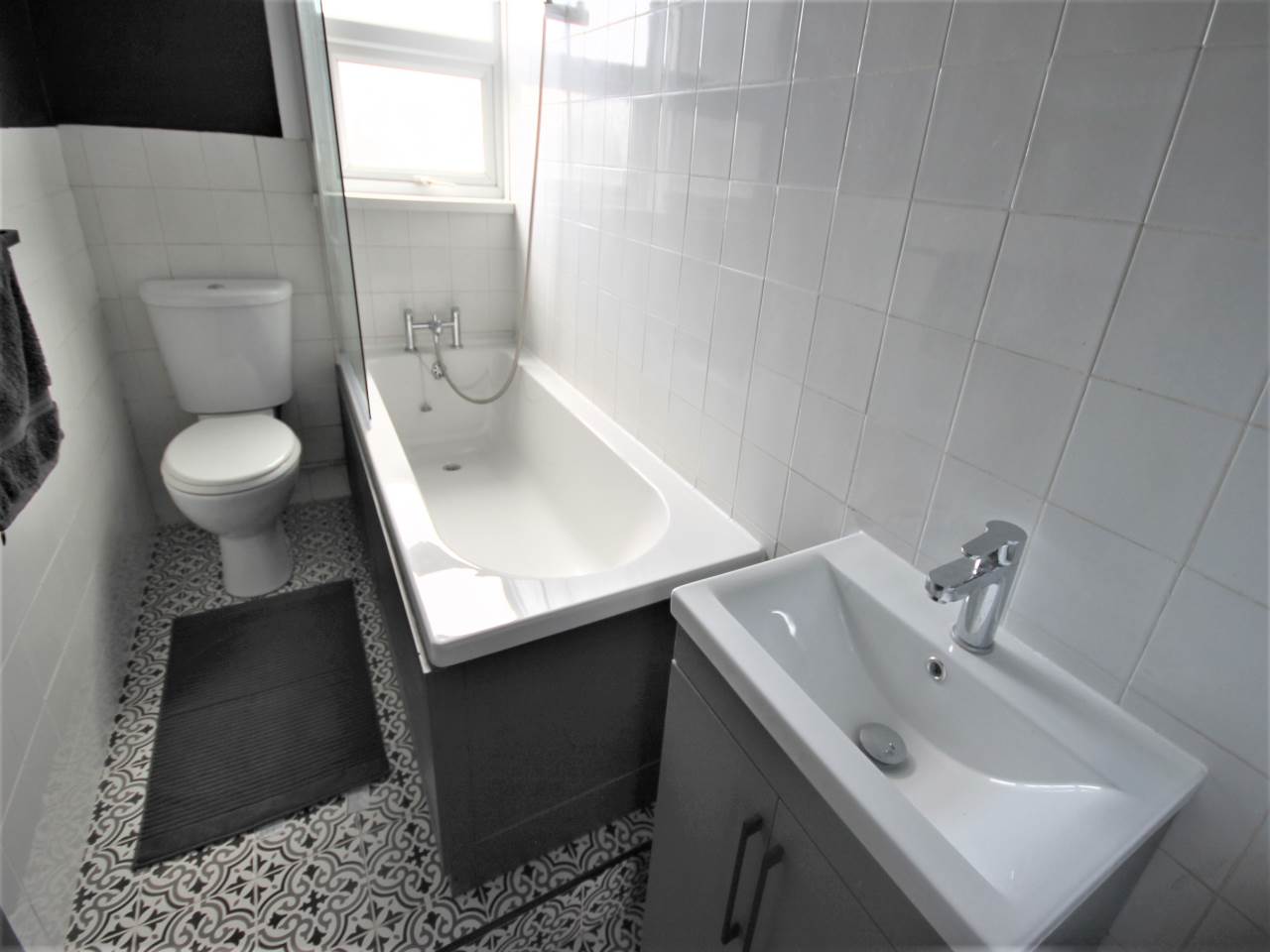 1 bed flat to rent in Cranbrook Road, Ilford 6