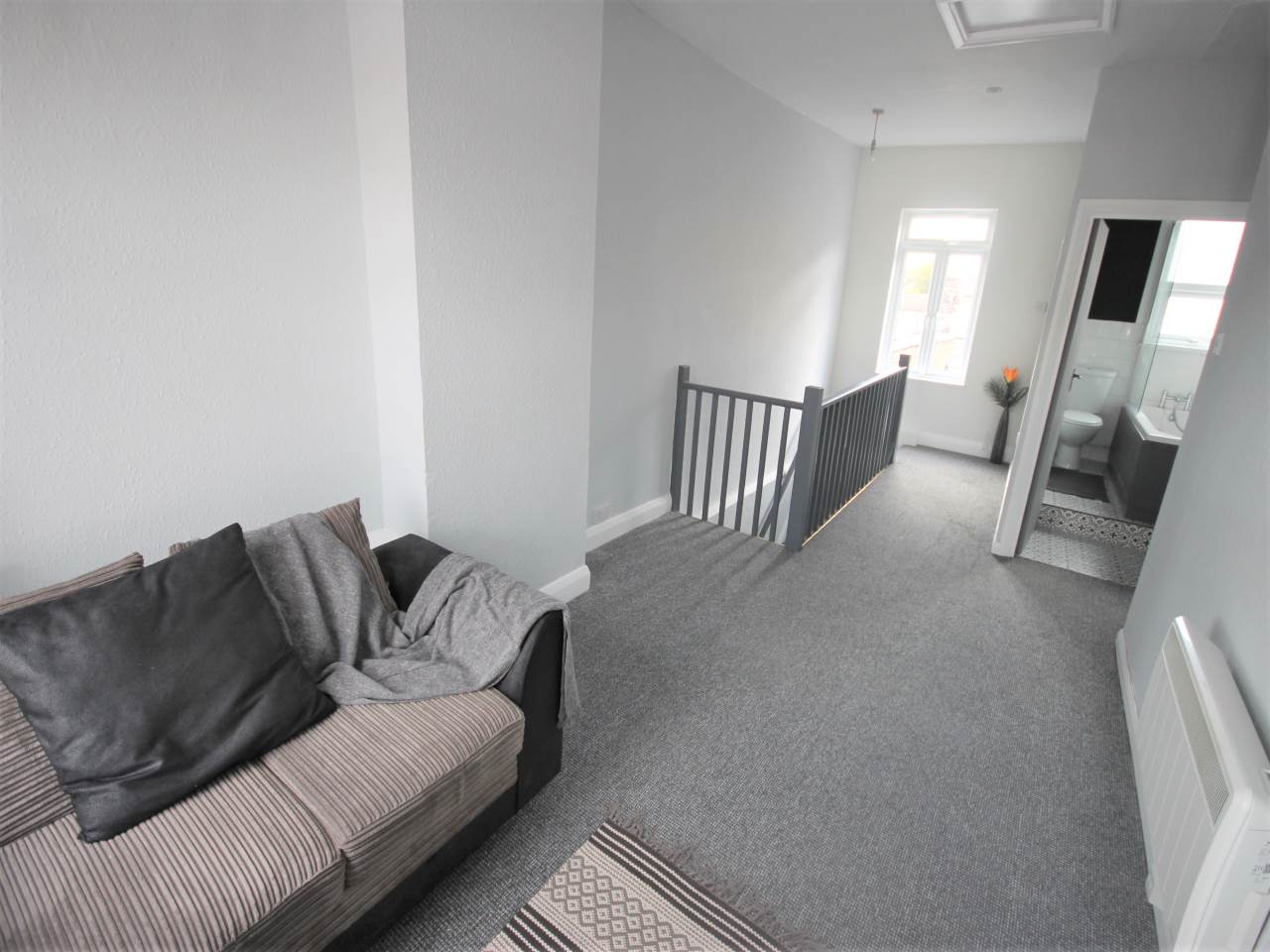 1 bed flat to rent in Cranbrook Road, Ilford 2