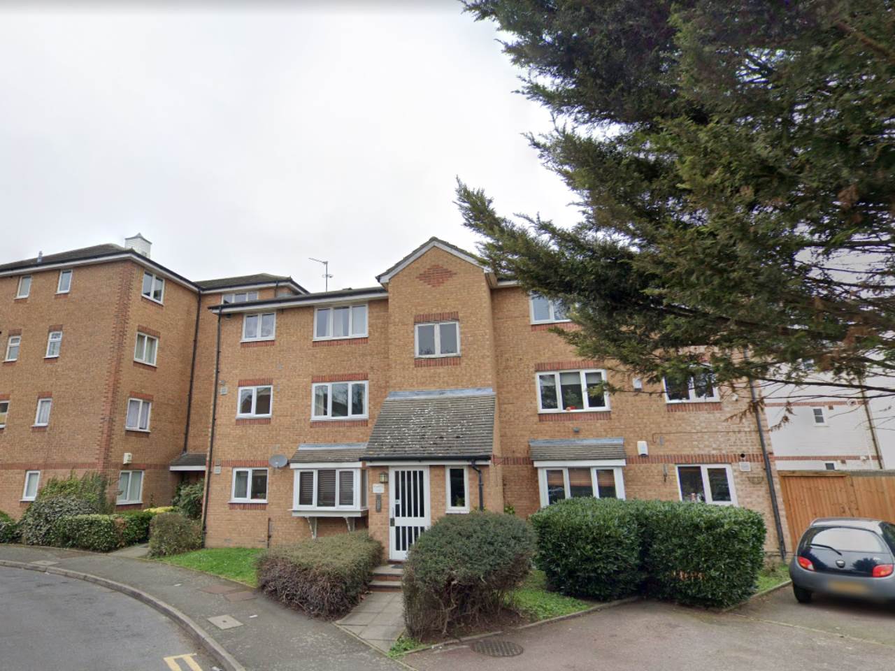 1 bed flat to rent in Greenacre Gardens, Walthamstow - Property Image 1
