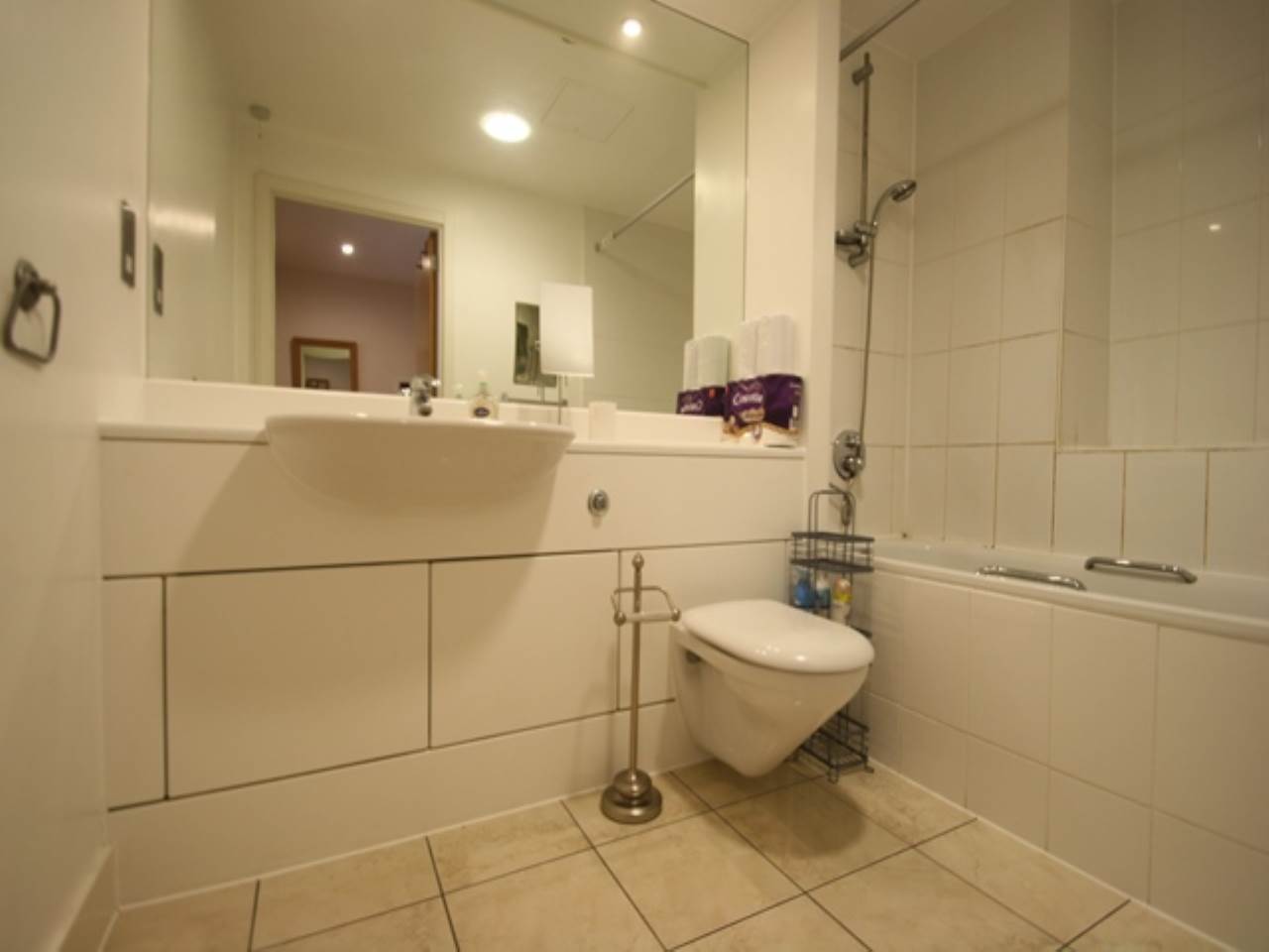 1 bed flat to rent in Latitude Court 6