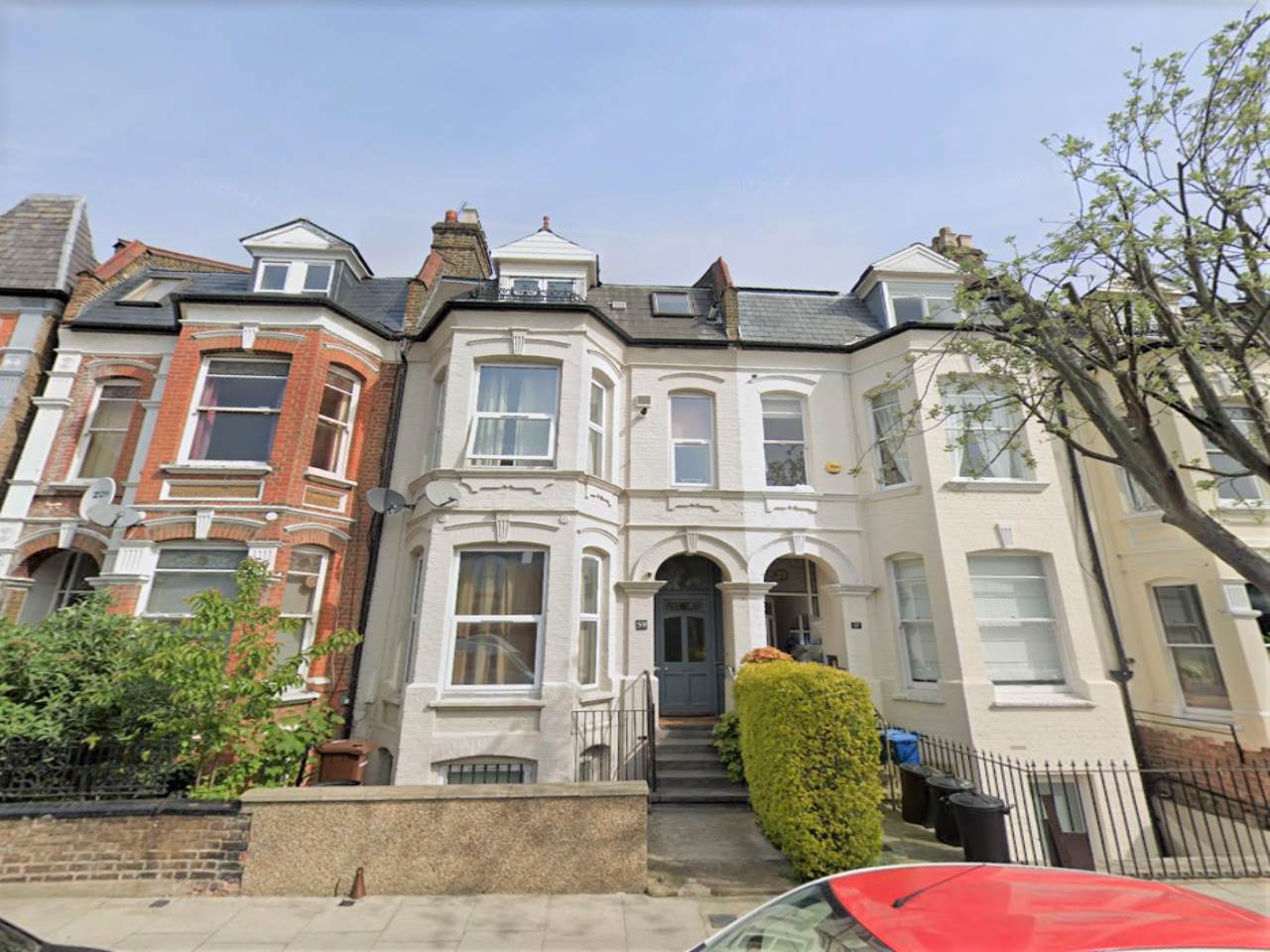 3 bed flat to rent in Clissold Crescent, Stoke Newington  - Property Image 1