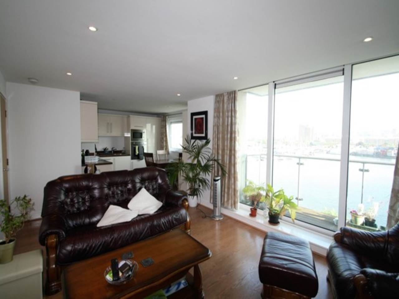 2 bed flat to rent in Fathom Court, Basin Approach 0