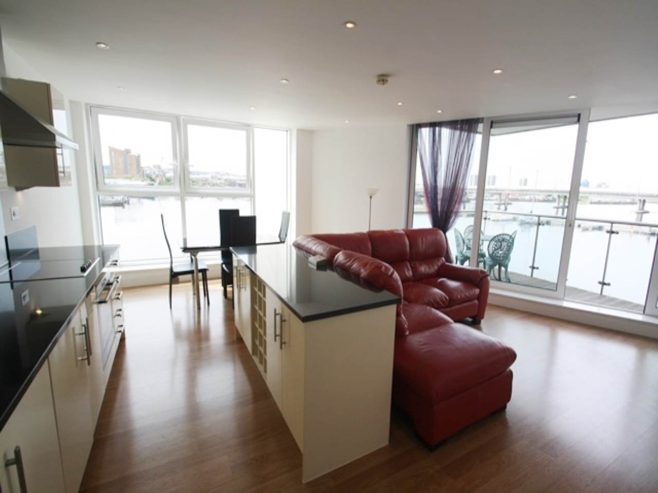 2 bed flat to rent in The Mast, Albert Basin Way, E16 