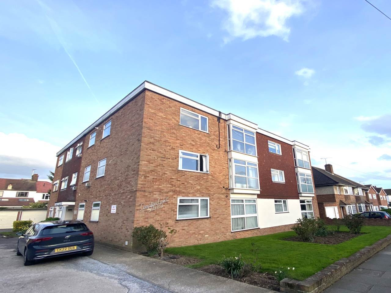2 bed flat to rent in Compton Court, Canvey Road, SS9 
