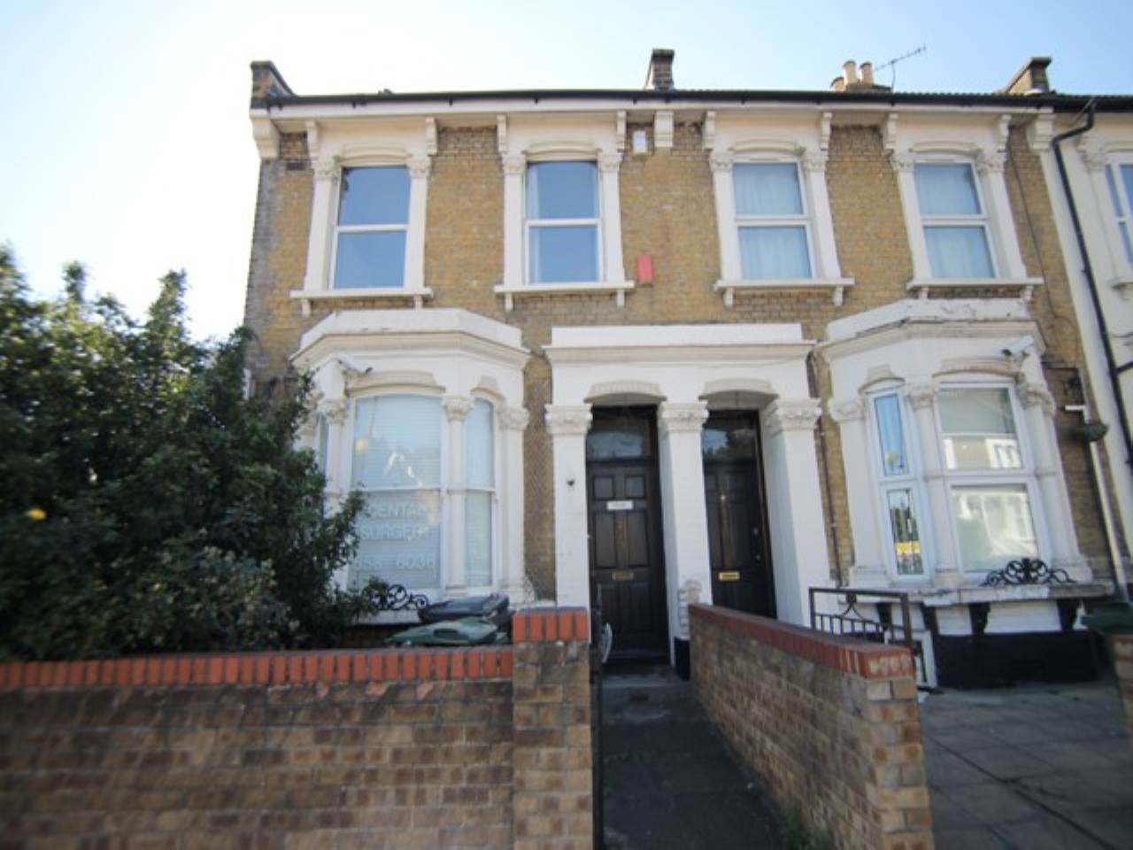 2 bed flat to rent in High Road, Leyton, E10 