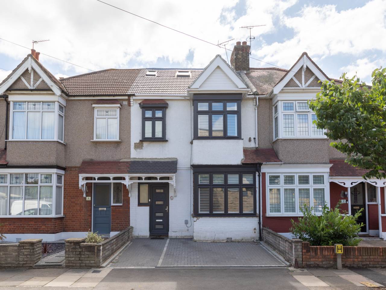 4 bed house to rent in Trinity Road, Barkingside, IG6 