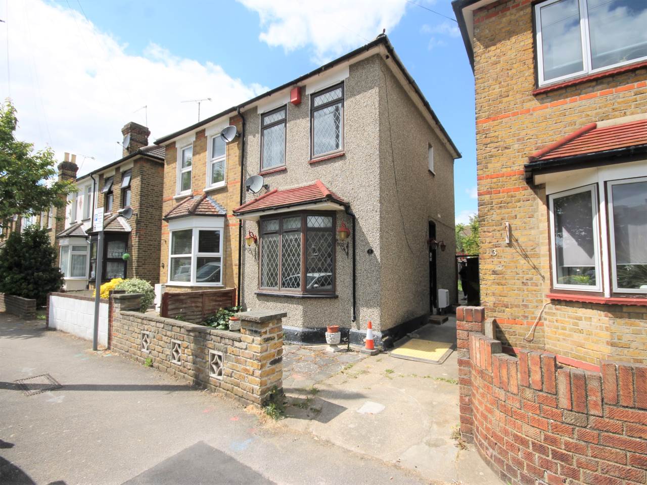2 bed house to rent in Honinton Road, Romford, RM7 