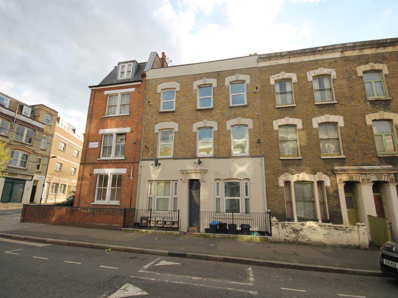 3 bed flat to rent in Chatsworth Road, Hackney  - Property Image 1