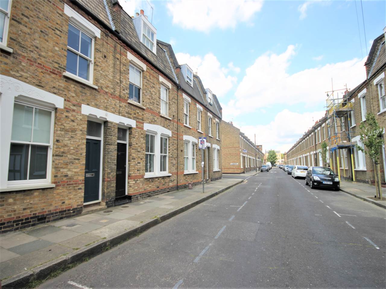 2 bed flat to rent in Senrab Street, Limehouse 0