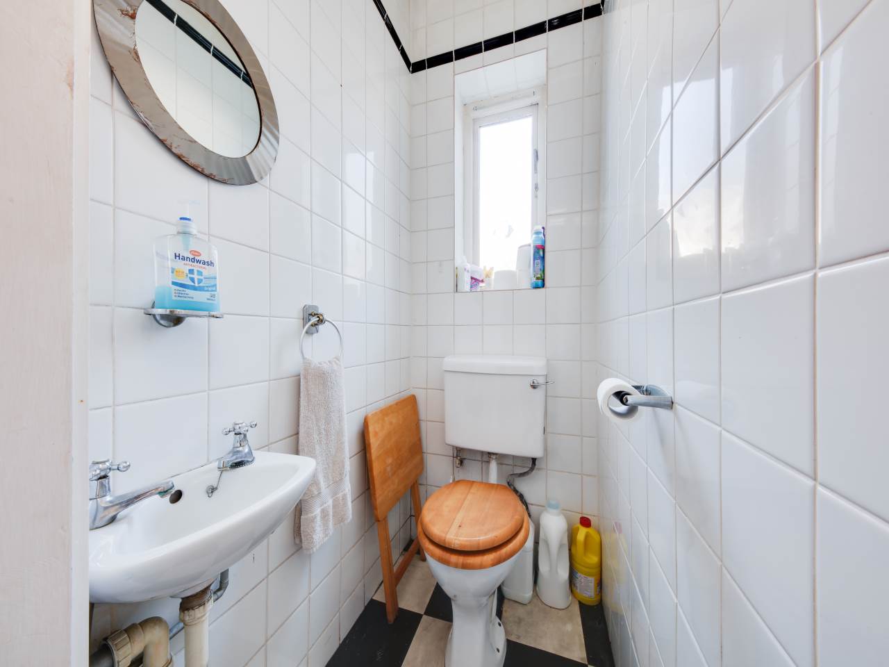 2 bed house for sale in Montpellier Gardens  8