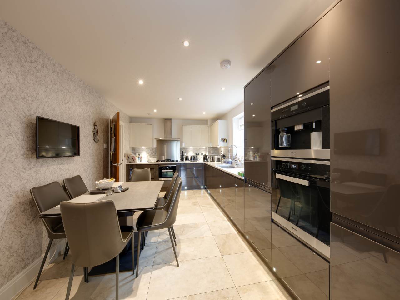 3 bed flat for sale in Manor Road, Chigwell 8