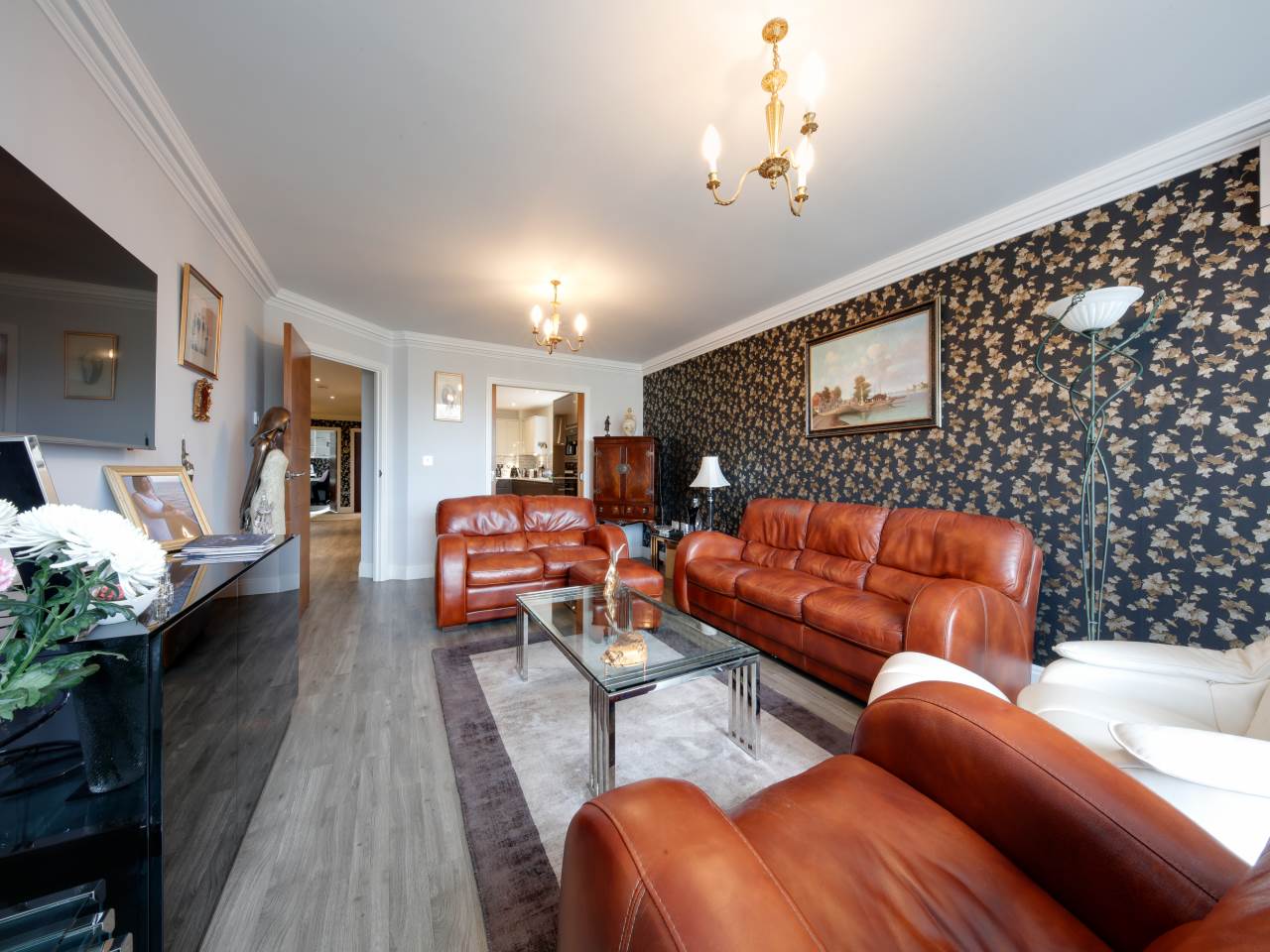 3 bed flat for sale in Manor Road, Chigwell 6