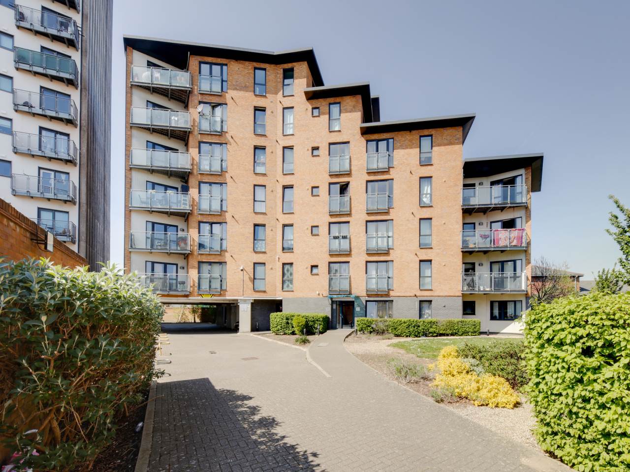 1 bed flat for sale in Gateway Court, 5-7 Parnham Drive - Property Image 1