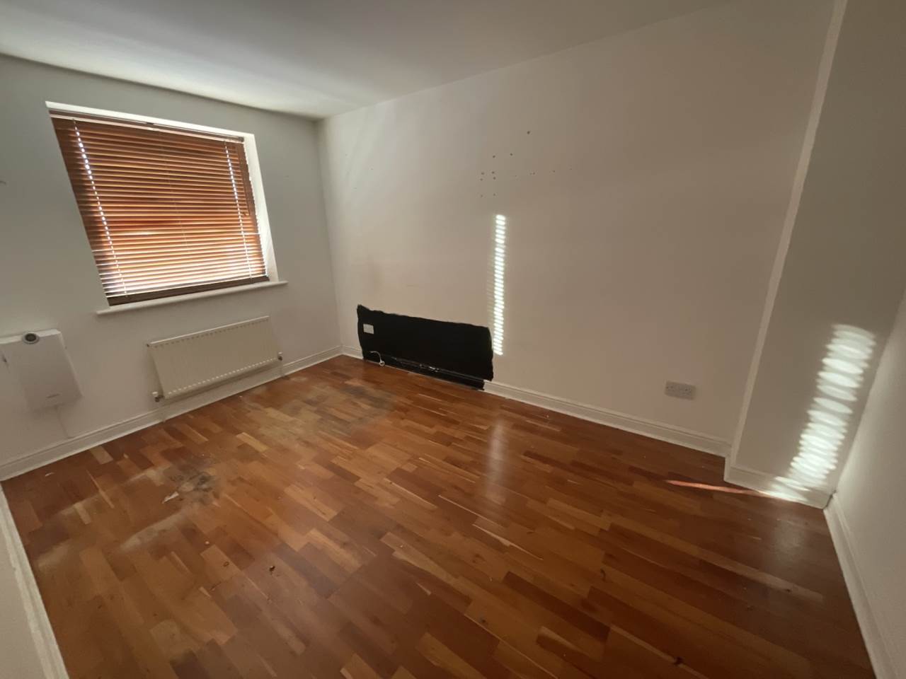 3 bed end of terrace house for sale in Hartlepool Court, Gallions Point 7