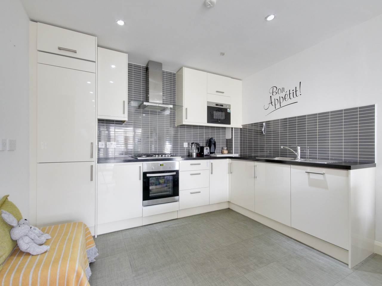 2 bed flat for sale in Wanti Terrace , Chigwell  - Property Image 1