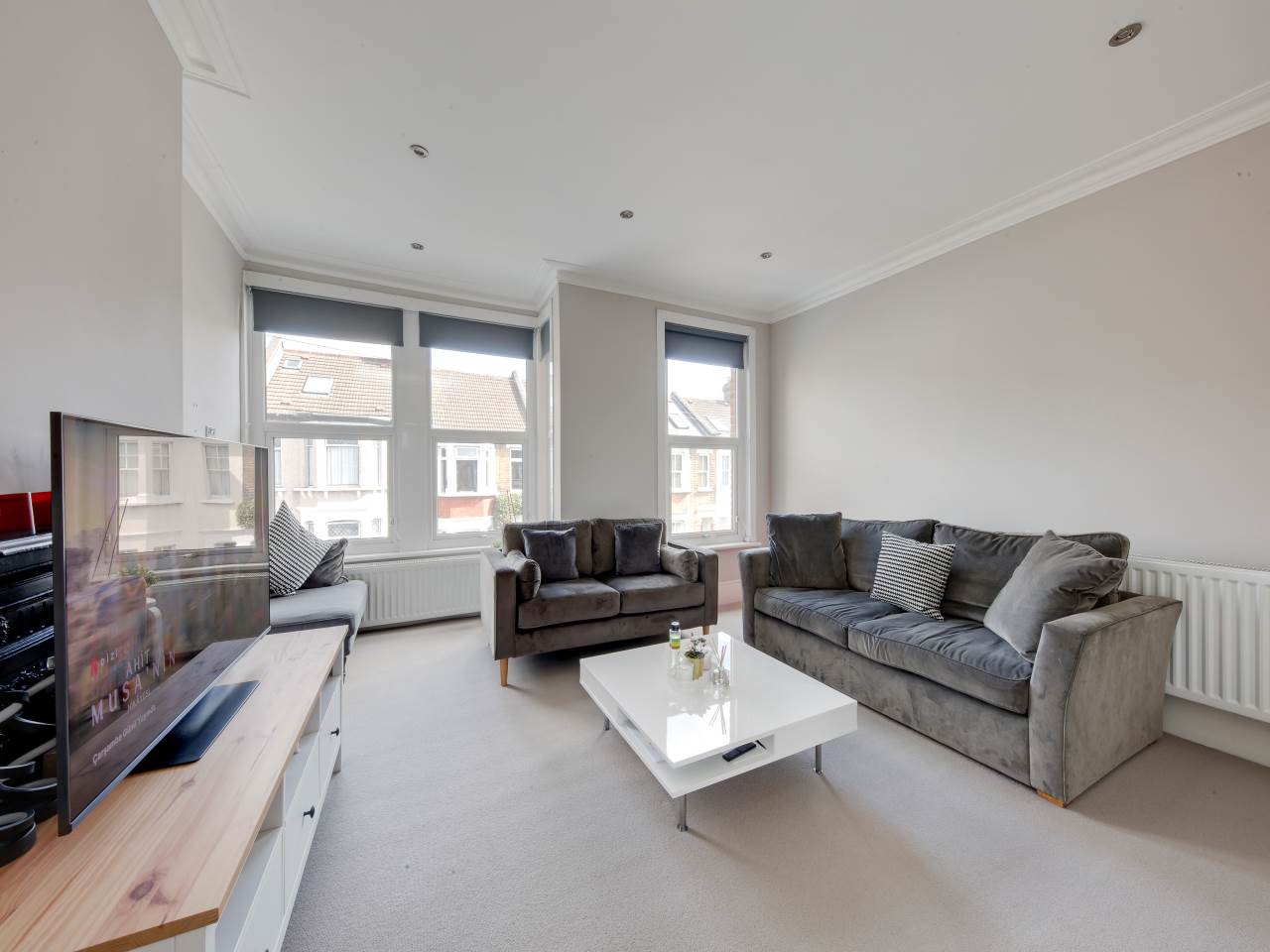 1 bed flat for sale in Connaught Road, Chingford 0
