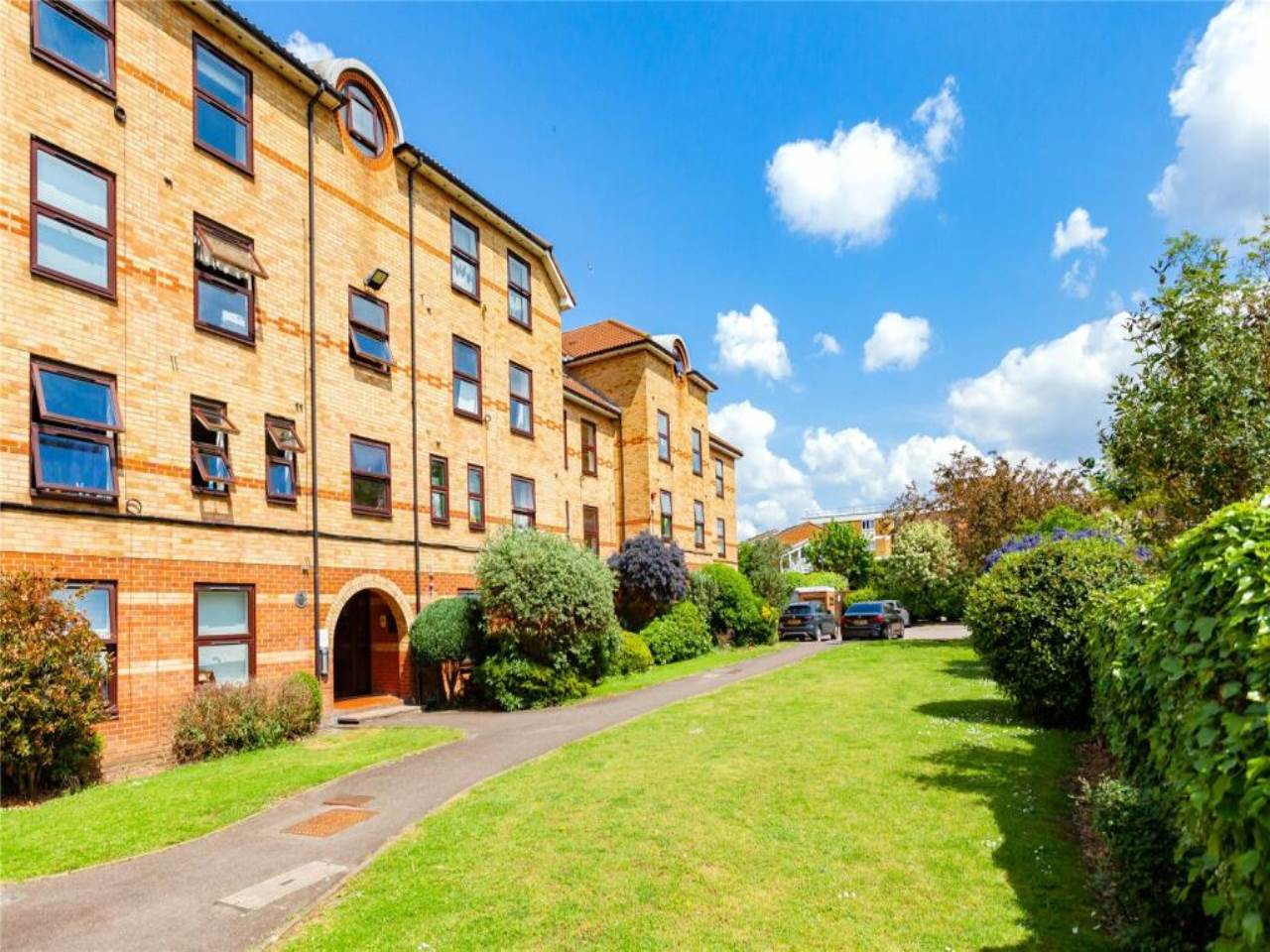 1 bed flat for sale in Latchingdon Ct, Forest Road - Property Image 1