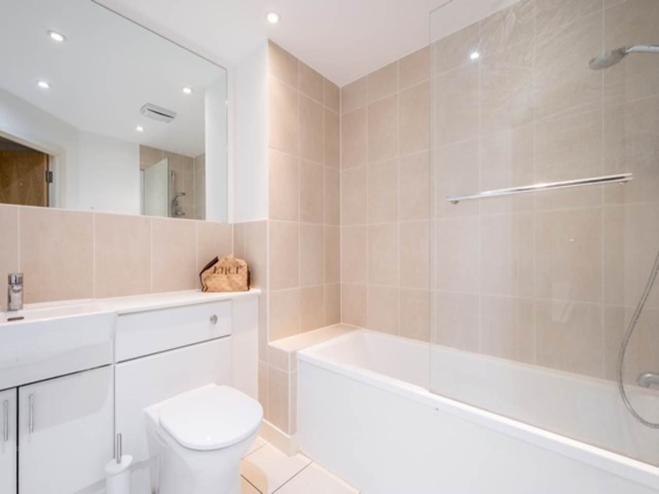 2 bed flat for sale in Fathom Court, 2 Basin Approach 5
