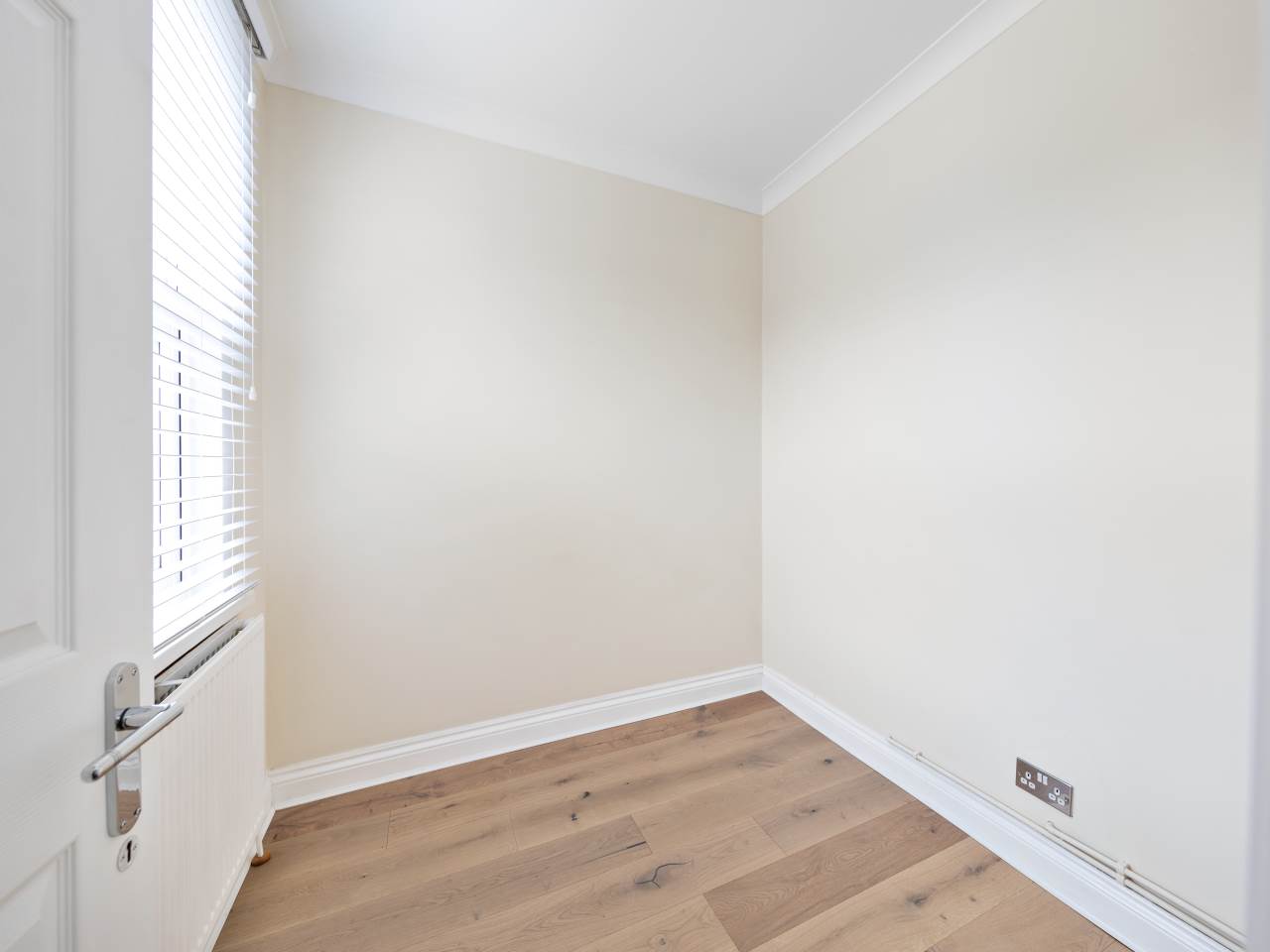 3 bed house for sale in Exning Road , Canning Town   - Property Image 10