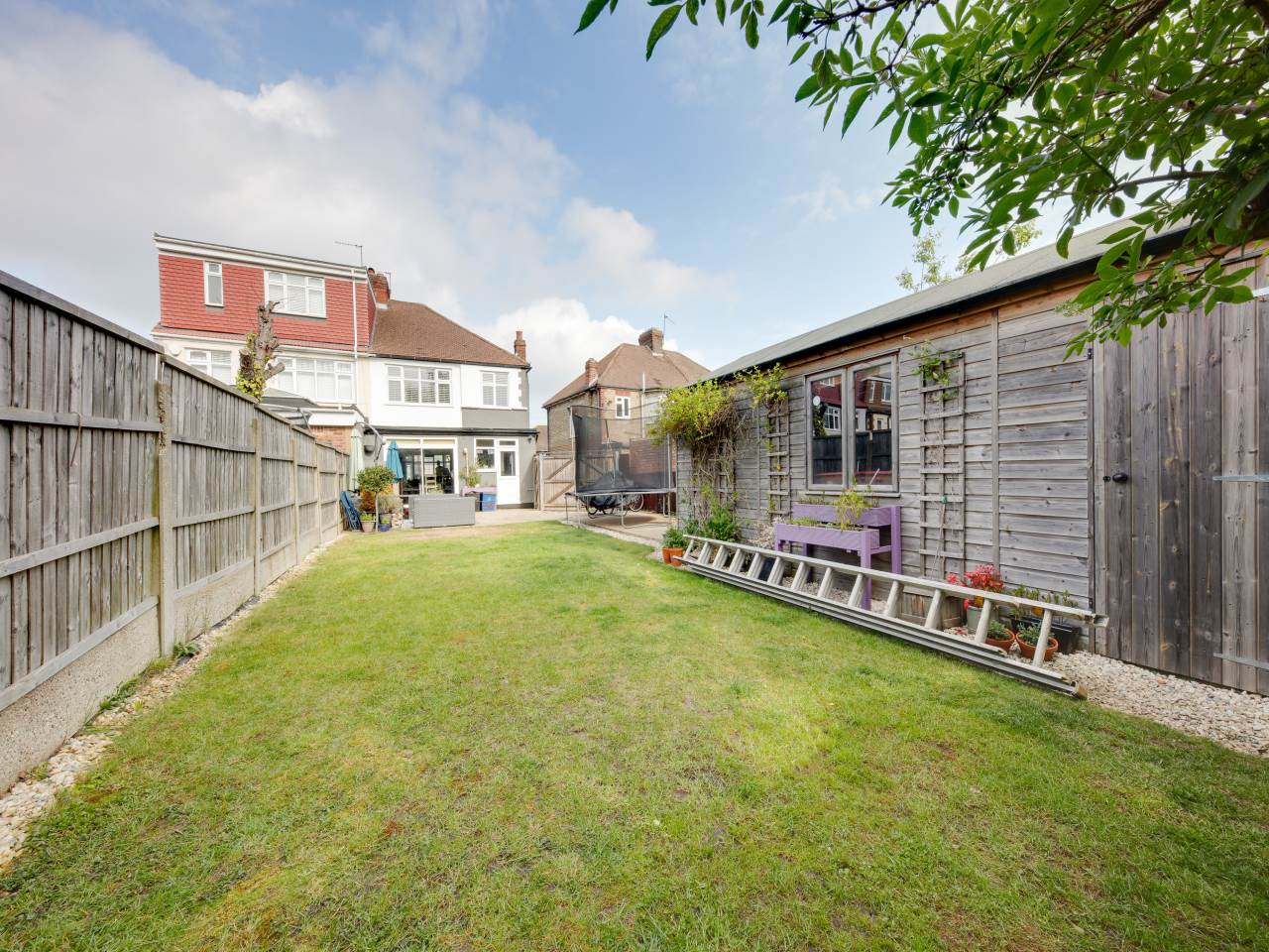 3 bed house for sale in Summit Drive, Woodford Green 12