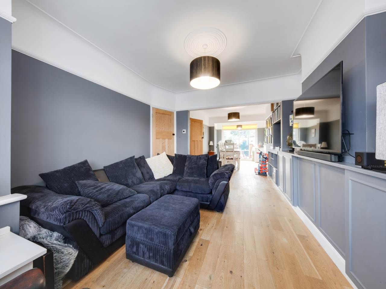 3 bed house for sale in Summit Drive, Woodford Green 1